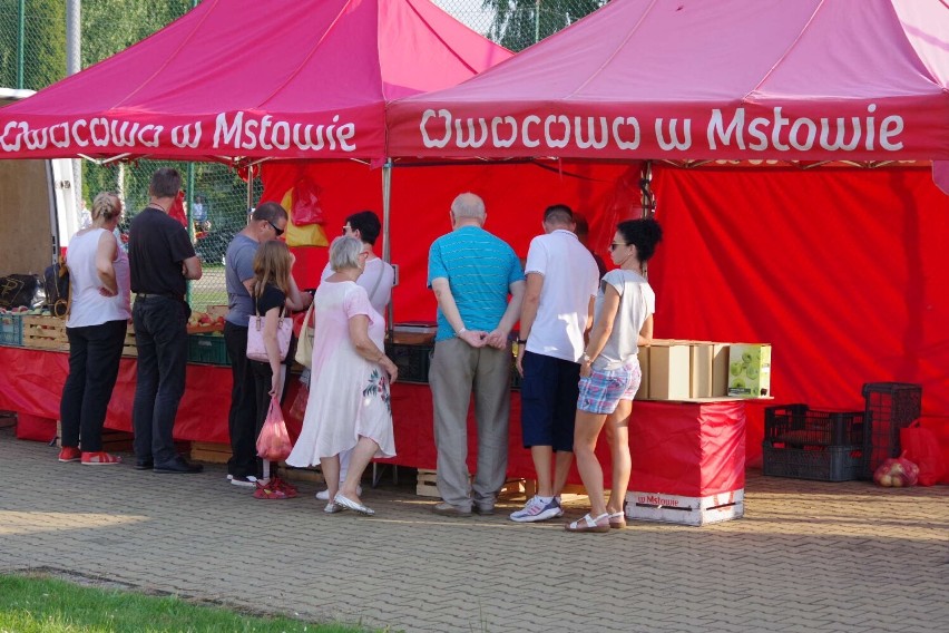 W Mstowie zorganizowano tradycyjne święto jabłka. Działo się wiele! Był zespół M.I.G. i Marcin Daniec