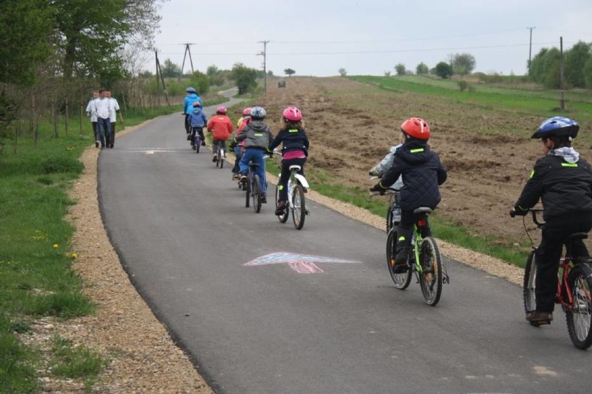 Przybędzie ścieżek rowerowych w gminach Żarki i Olsztyn ZDJĘCIA