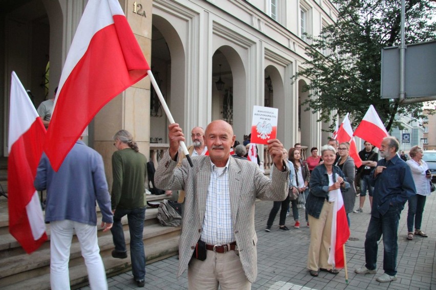 Setki osób w kolejnym proteście w Kielcach (WIDEO, ZDJĘCIA)