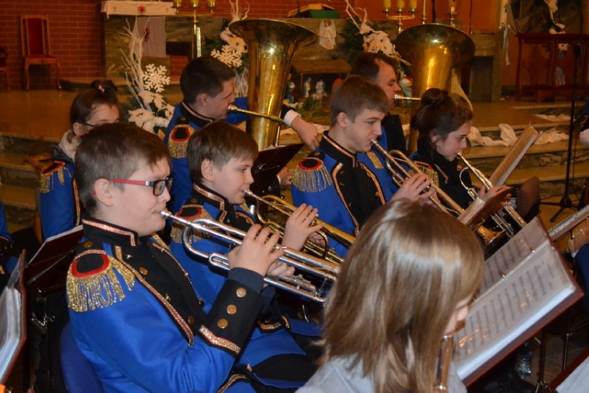 Młodzieżowa Orkiestra w Łapalicach - koncert w kościele św. Wojciecha