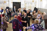 Bal Seniora w Brzynie 2022: świetna zabawa, dużo śmiechu, tańców, żartów i śpiewu. Tak bawią się w gminie Krokowa! | ZDJĘCIA