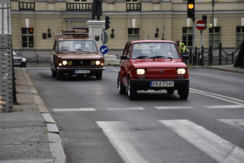 Motoryzacyjne klasyki wyjechały na kaliskie ulice ZDJĘCIA