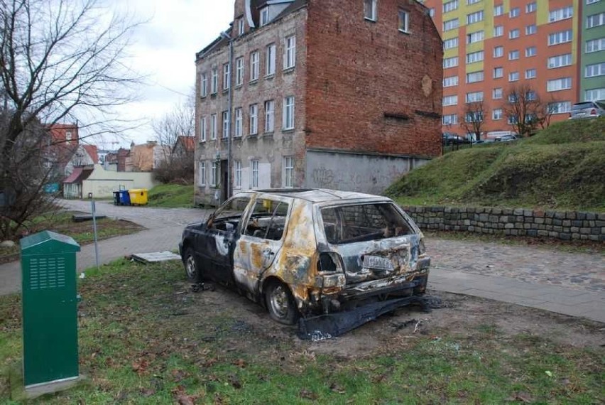 27-latek podejrzany o podpalenie samochodów zatrzymany. Zniszczenie aut miało być zemstą na sąsiedzie, z którym się pokłócił