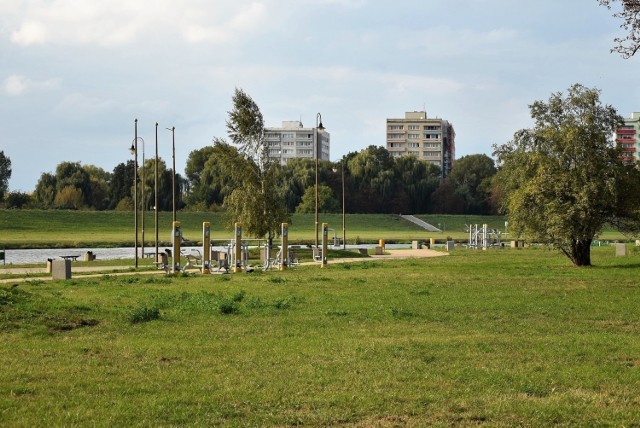 Zakaz spożywania alkoholu nad Odrą podzielił radnych.  Większość jednak podniosła rękę "za".