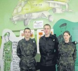 PRZYGODZICE - Przyszli żołnierze w szkolnej ławce