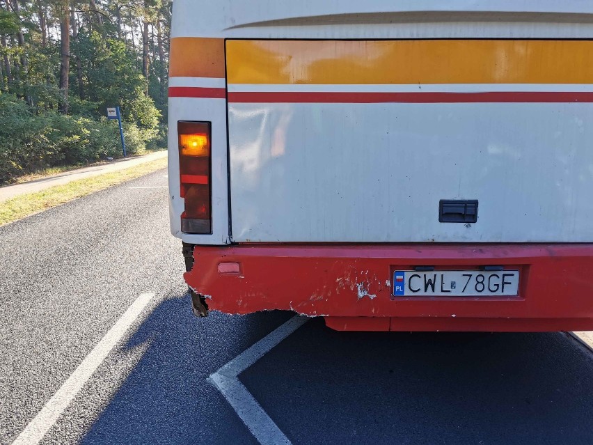 Volkswagen wjechał w tył autobusu w gminie Brześć Kujawski....