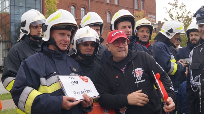 Jerzy Owsiak przekazał strażakom sprzęt na Wyspie Młyńskiej w Bydgoszczy [zdjęcia, wideo]
