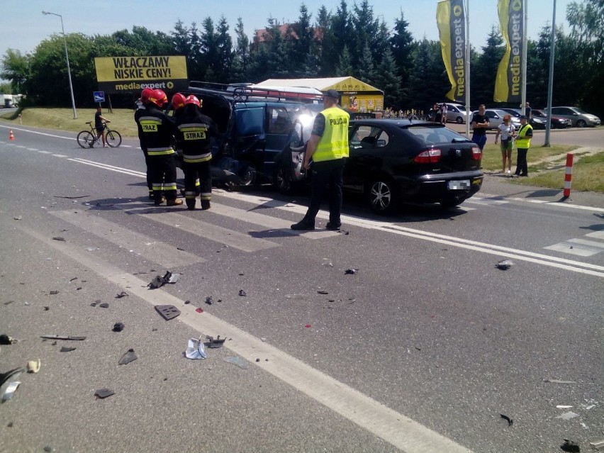 Ulica Kwiatkowskiego w Sandomierzu całkowicie zablokowana po wypadku
