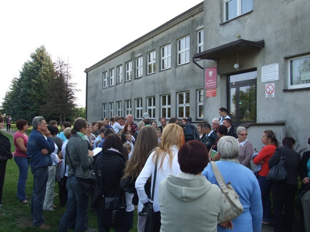 Szkoła Podstawowa w Gajęcicach Starych została zlikwidowana w 2012 roku. Wszystko wskazuje, że w opuszczonym budynku powstanie ośrodek zdrowia