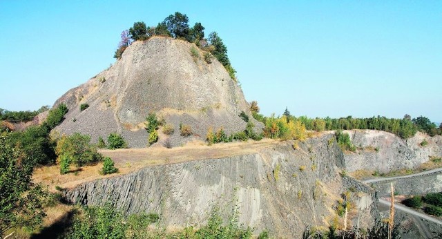 Od czasów Czarnego Krzysztofa Wilcza Góra zmieniła się znacznie. Połowę wzgórza rozebrano na bazalt do budowy dróg