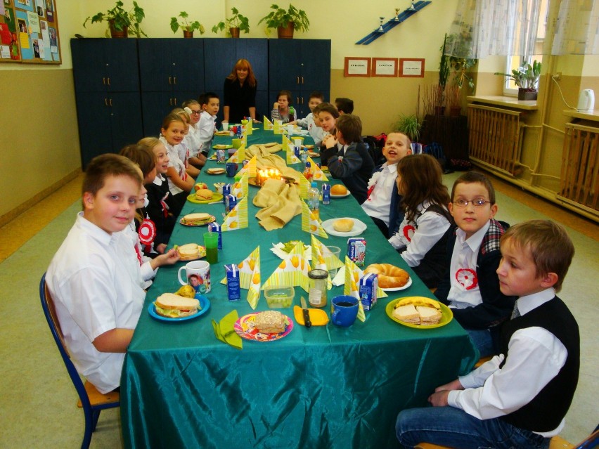 Uczniowie zjedli zdrowe śniadanie w Szkole Podstawowej w...