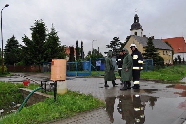 Bogatynia: Sytuacja powodziowa jest opanowana. Woda zaczęła opadać (ZDJĘCIA)