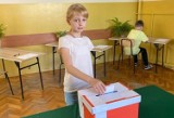 Nowa Rada Samorządu Uczniowskiego w kazimierskiej „trójce”. Wybory były prawdziwą lekcją demokracji. Zobaczcie zdjęcia
