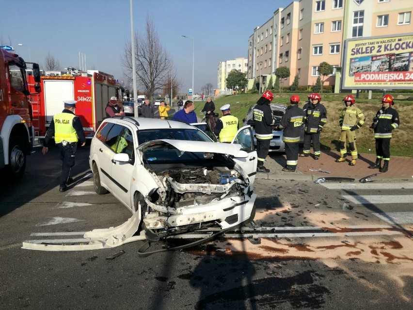 Zderzenie aut na skrzyżowaniu ulic Wyszyńskiego i Granicznej