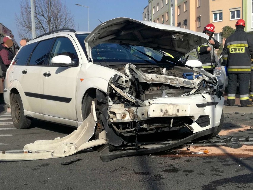 Zderzenie aut na skrzyżowaniu ulic Wyszyńskiego i Granicznej