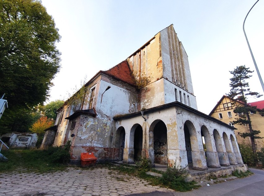 Były kościół ewangelicki przy ul. 1 Maja w Wałbrzychu do wyburzenia? To absurdalne!