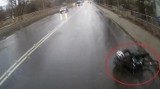 Rowerzysta w Częstochowie o włos od tragedii - prawie wpadł pod autobus! Zobaczcie to nagranie