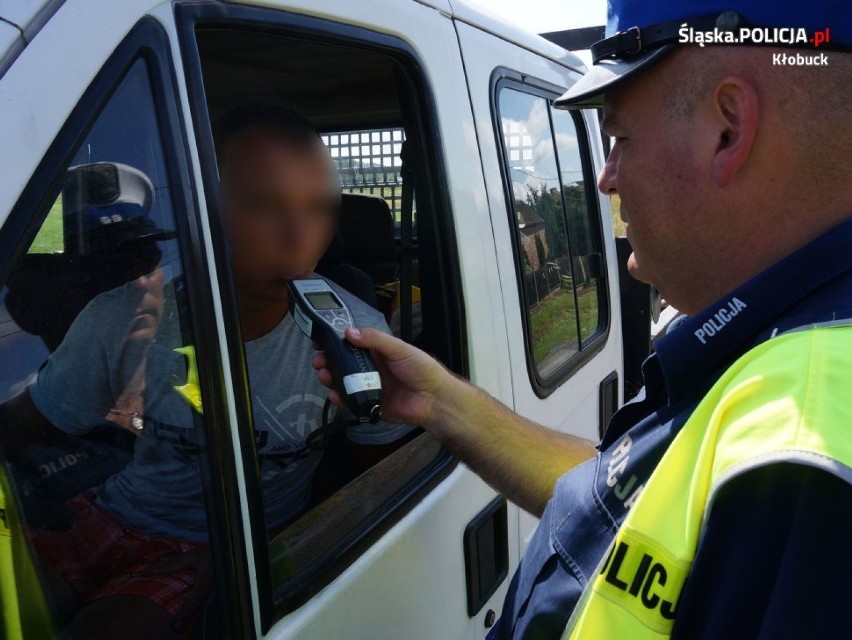 Powiat kłobucki: Policjanci szukali pijanych i odurzonych kierowców 