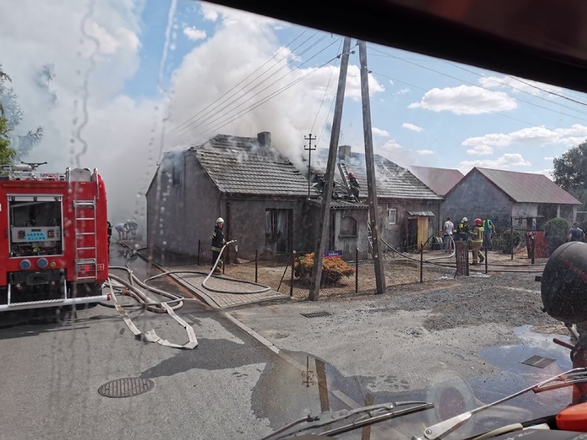 Pożar domu w Skomlinie. Straty oszacowano na 60 tys zł[ZDJĘCIA]