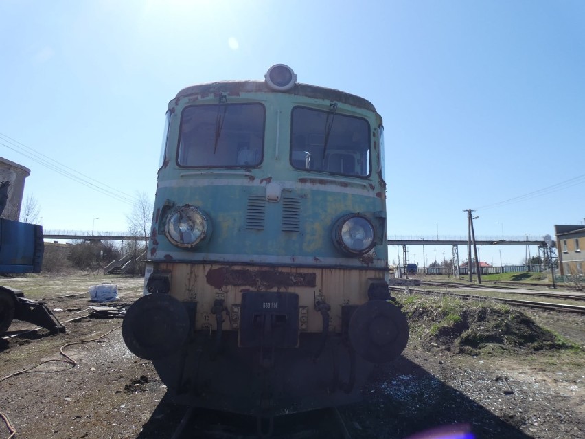 Ostatnie chwile lokomotywy spalinowej ST43-345 w Żurawicy. Wyprodukowano ją w 1973 roku w Rumunii [ZDJĘCIA]