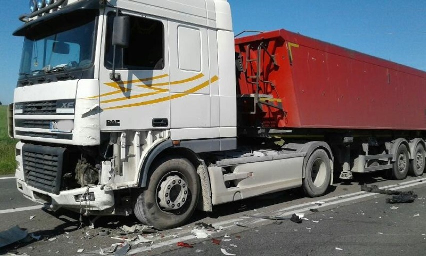 Stanisławie: trzy samochody zderzyły się na zjeździe z autostrady A1 [ZDJĘCIA]