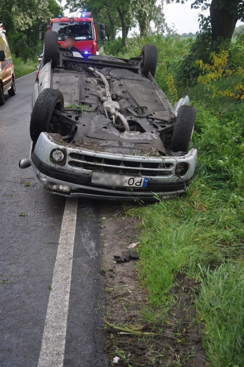 Wypadek na drodze z Nochówka do Kadzewa. Samochód osobowy...