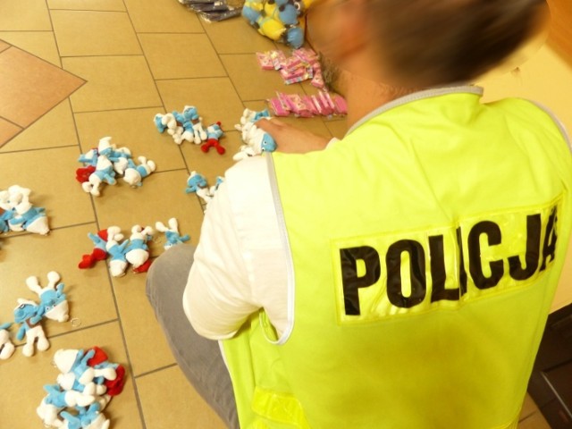 Policja w Kaliszu zabezpieczyła podrabiane zabawki