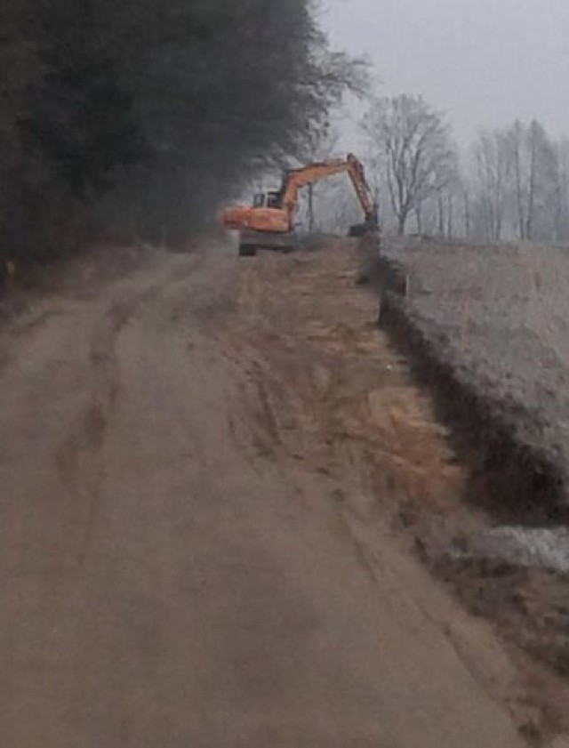 Pod koniec grudnia rozpoczęły się prace przygotowawcze do budowy drogi Wałycz - Wałyczyk. Inwestorem jest powiat wąbrzeski, który na to zadnie pozyskał dotację z Regionalnego Programu Operacyjnego w kwocie 3 mln 240 tys. zł. Droga umożliwi dogodny i bezpośredni dostęp do terenów inwestycyjnych w Wałyczu. 

