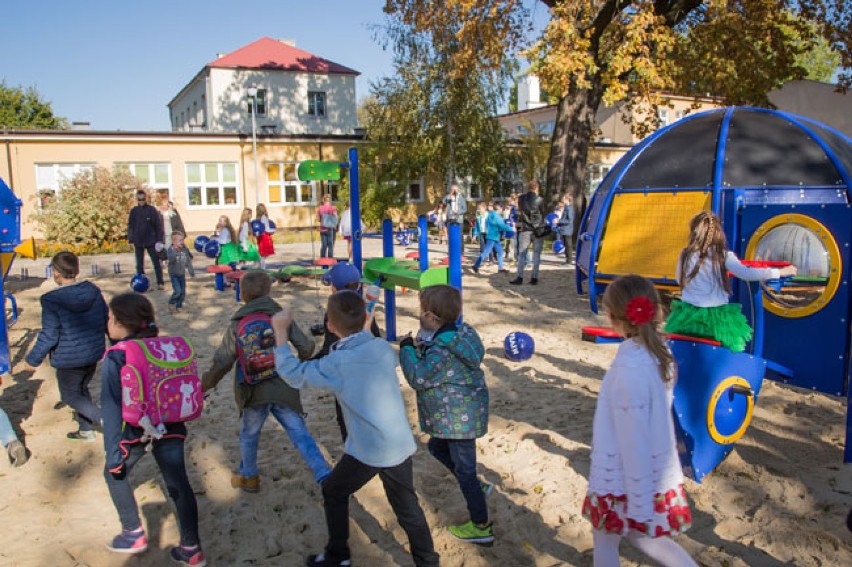 Specjalny Ośrodek Szkolno-Wychowawczy w Lublińcu walczy o podwórko "Nivea". Są także inni chętni z powiatu [ZDJĘCIA]
