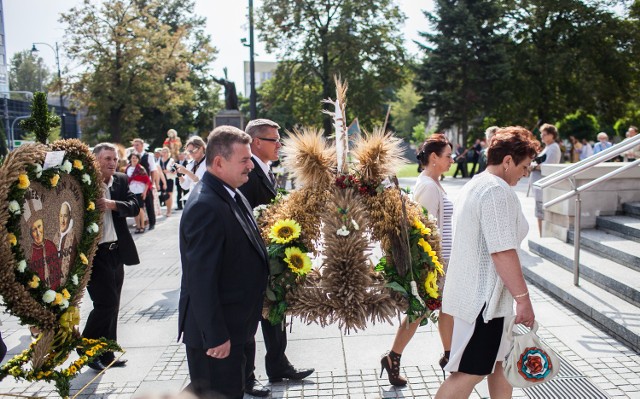 Rolnicy w katedrze dziękowali za plony