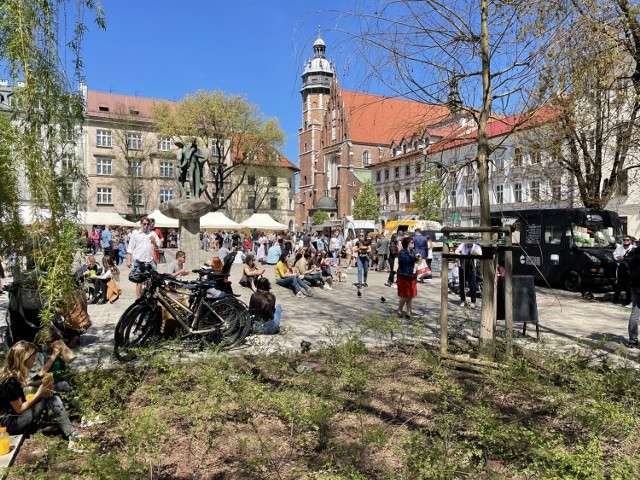 Trwa kolejna edycja "Najedzeni Fest!". Na placu Wolnica w Krakowie pojawiły się tłumy