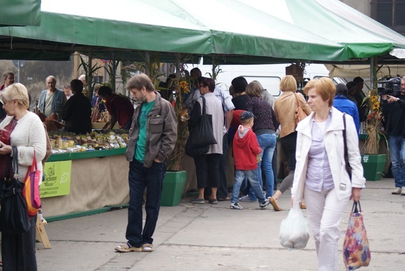Zielony Bazar po raz pierwszy na placu Bernardyńskim [ZDJĘCIA, WIDEO]