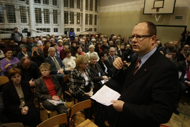 Zdjęcie ze spotkania prezydenta Gdańska, Pawła Adamowicza z mieszkańcami Stogów