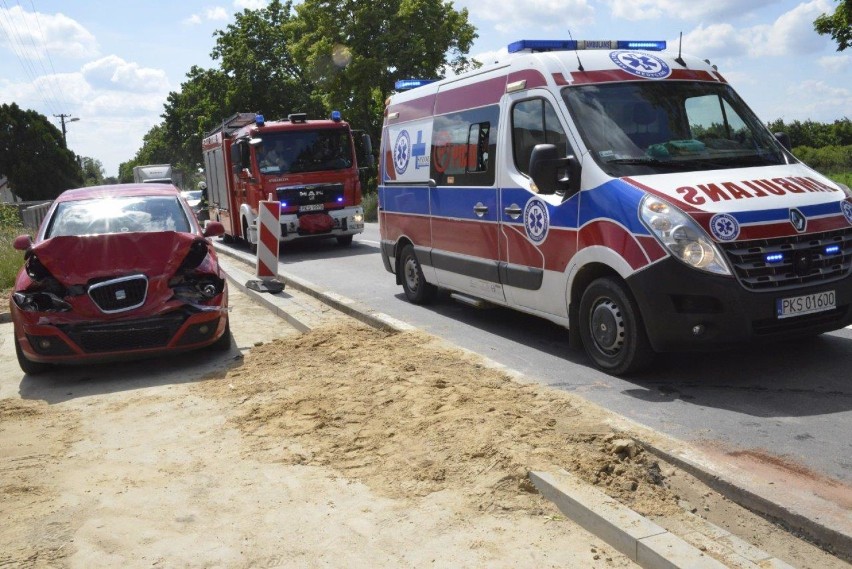 Wypadek dwóch samochodów osobowych w Jerce