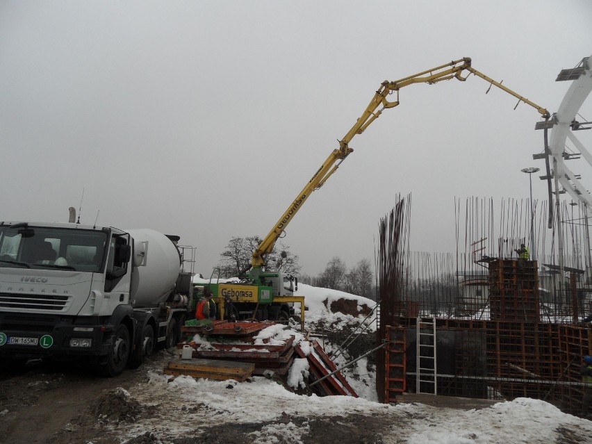 Betonowanie ścian Elki idzie pełną parą. Niezależnie od...