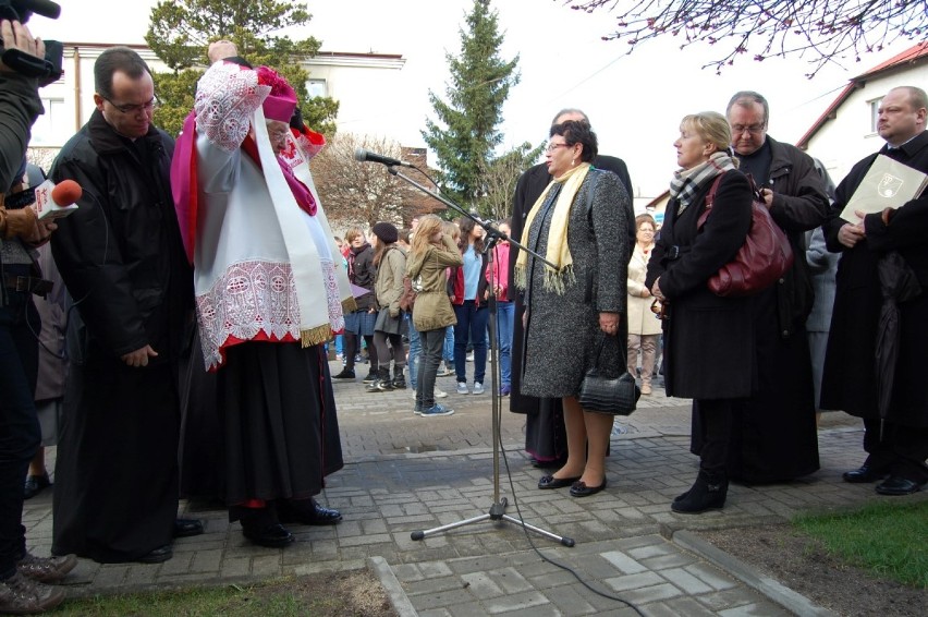 W krótkim czasie udało się znaleźć w Rumi miejsce, w którym...