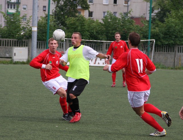 Sparta Lubliniec zagrała w czerwonych koszulkach, a Gwarek w zielonych
