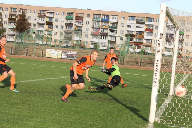Kadry z meczu piłki nożnej Arka Nowa Sól vs. Santos Świebodzin w rundzie wiosennej 2017 roku w Nowej Soli