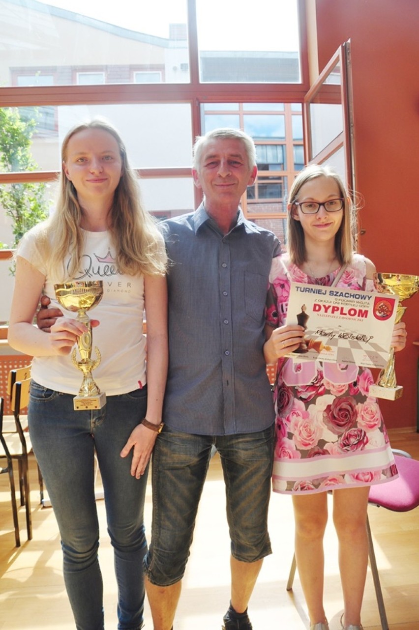 Dwie najlepsze szachistki turnieju i legenda sycowskiej...