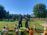 Złotów. Policjanci w ramach "Bezpiecznych wakacj" spotkali się z przedszkolakami