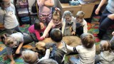 Psi terapeuta odwiedził dzieci w Publicznym Przedszkolu w Taczanowie Drugim