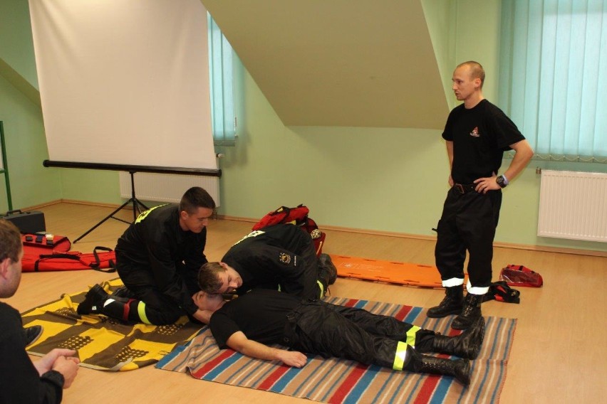 Strażacy potwierdzili swoje kwalifikacje do ratowania życia (zdjęcia) 