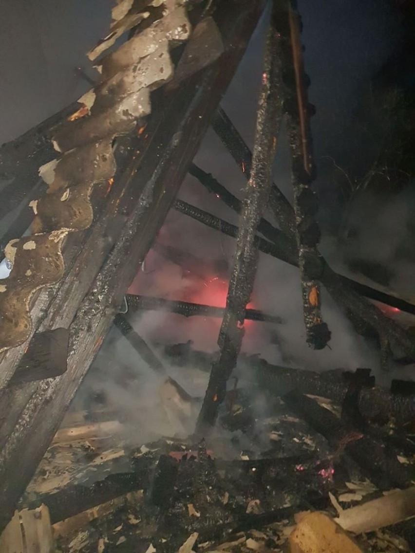 W Karminie koło Pniew spłonęła stodoła w gospodarstwie