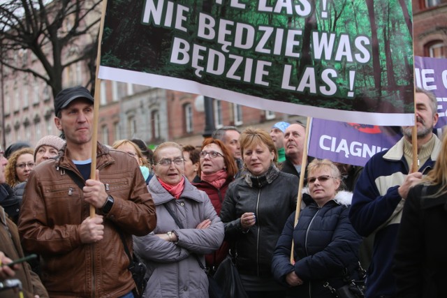 Protest mieszkańców przeciwko wycince drzew na Górze Hugona