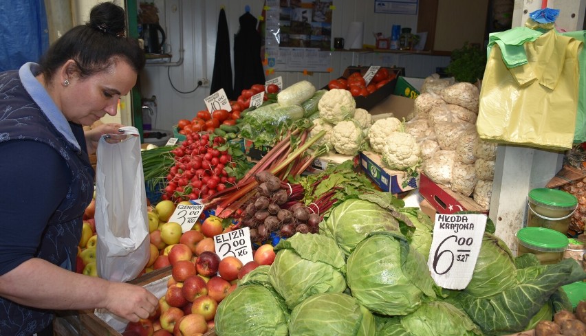 Rozpoczyna się sezon na truskawki i nowalijki. Ile kosztują na chełmskim bazarze? Zobacz ceny w naszej galerii