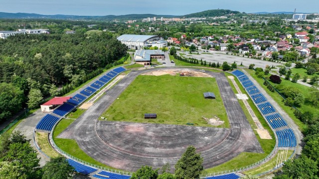 Widać już pierwsze prace przy modernizacji Stadionu Lekkoatletycznego przy ulicy Leszka Drogosza. Inwestycja pozwoli przystosować obiekt do wymogów Polskiego Związku Lekkiej Atletyki.

Zobacz kolejne zdjęcia