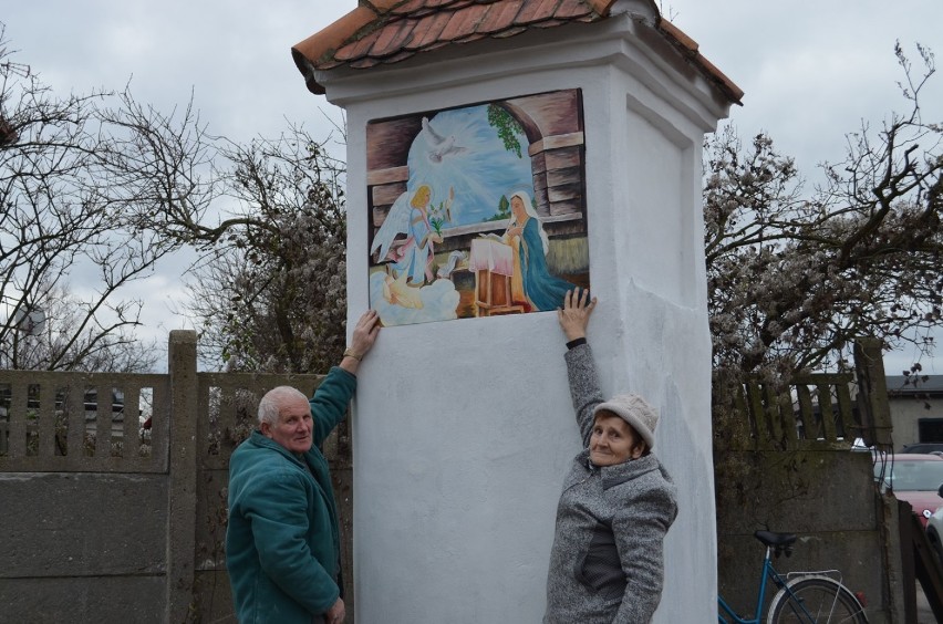 Kapliczka stanęła na przeciwko sklepu w Nosocicach.