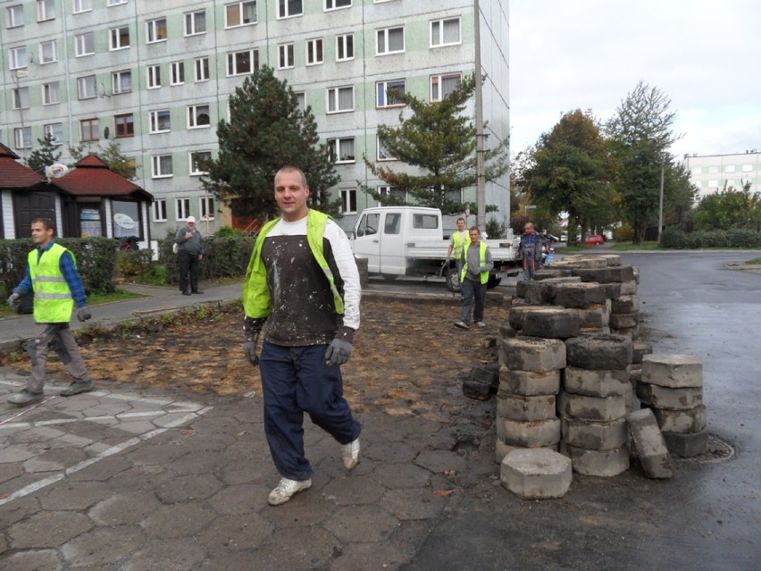 700-lecie:

- budowa chodnika od parku do ul. Rybnickiej -...