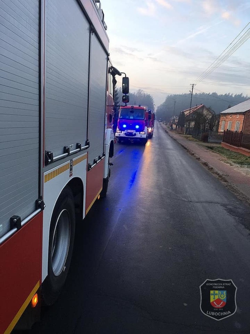 Dachowanie samochodu w Luboszewach. Kierująca trafiła do szpitala [ZDJĘCIA]