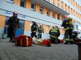 Pożar w żorskim szpitalu. Są osoby ranne. Spokojnie, to były tylko ćwiczenia strażaków. FOTO